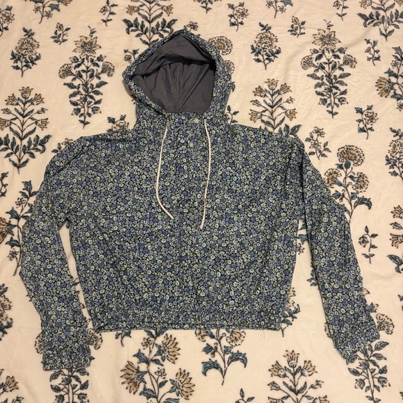 Tommy Hilfiger Tops - Tommy Hilfiger Blue Floral Cropped Hoodie Top Women’s XS